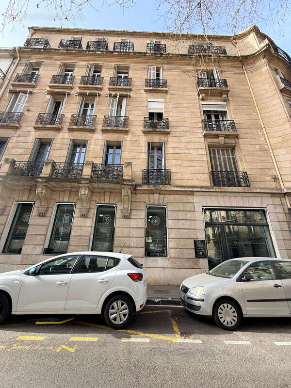 Commerce à MARSEILLE-8E