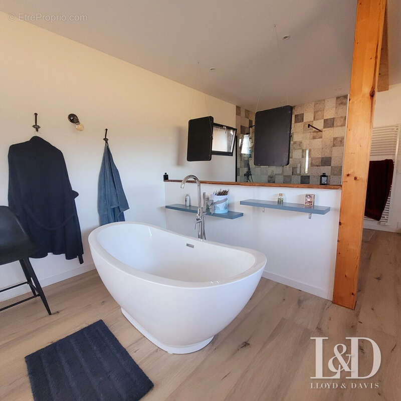  Salle de bain dans la chambre parentale  - Maison à NUITS-SAINT-GEORGES