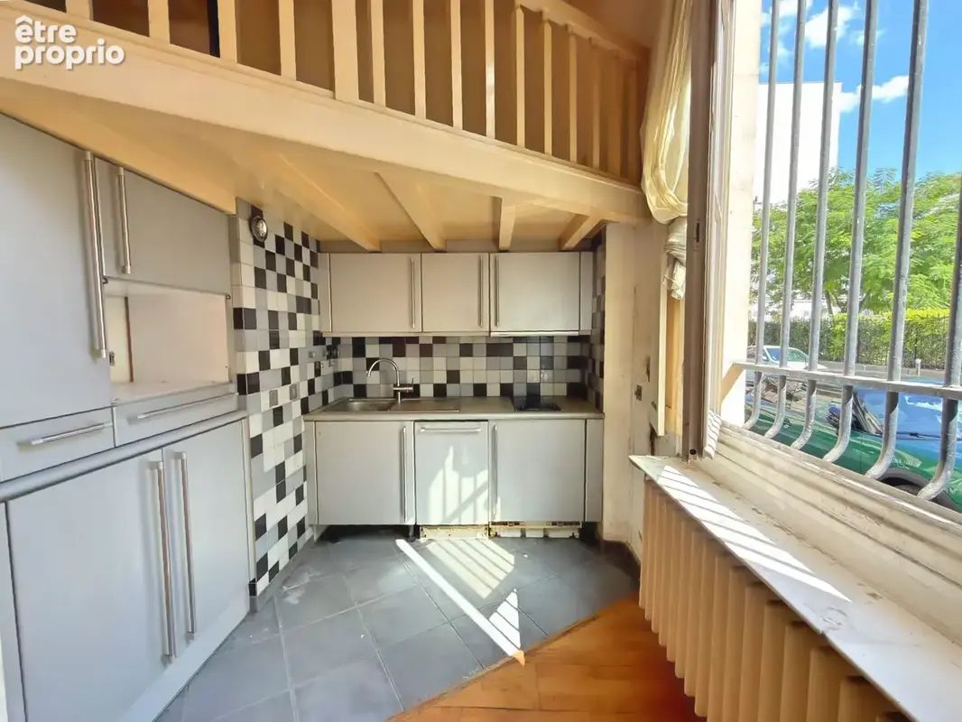 Grand studio avec très belle hauteur sous plafond - photo 5