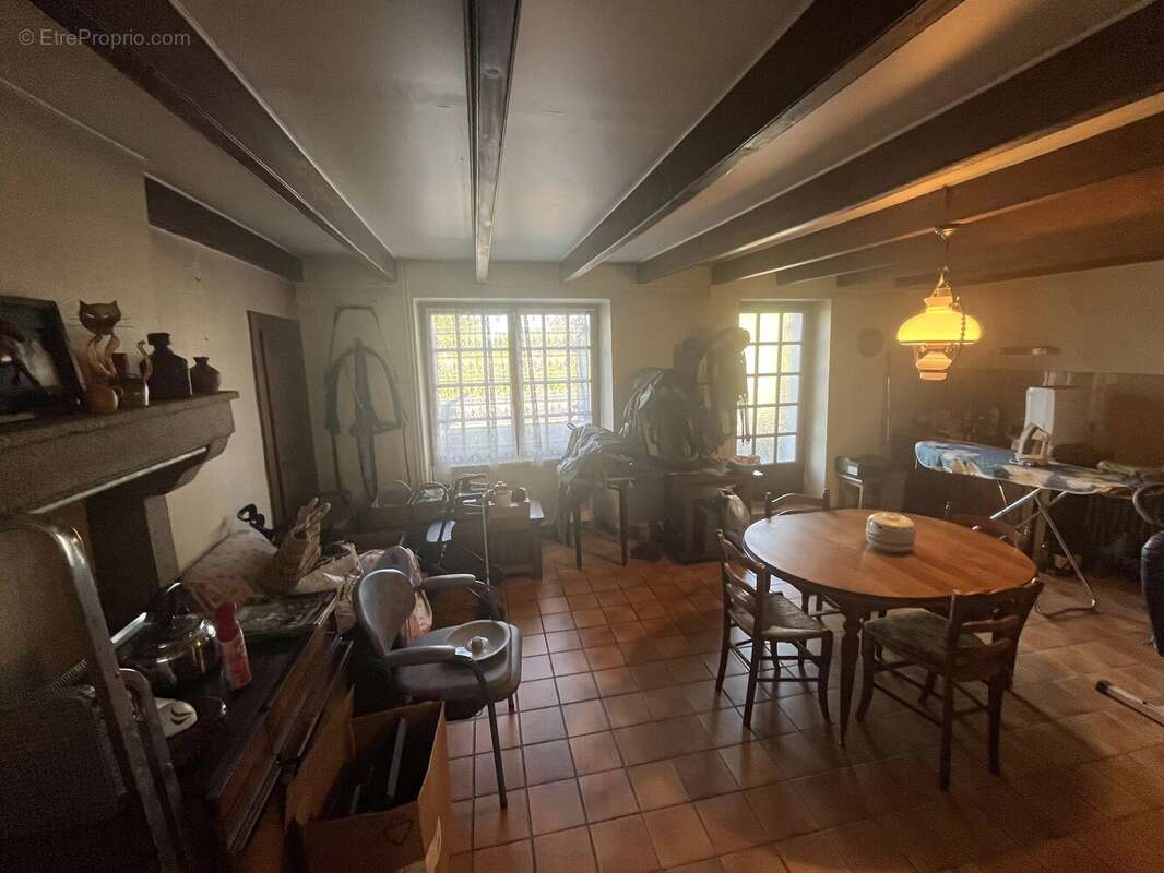Superbe maison de campagne avec plus de 8 hectares et des boxes à chevaux - photo 6