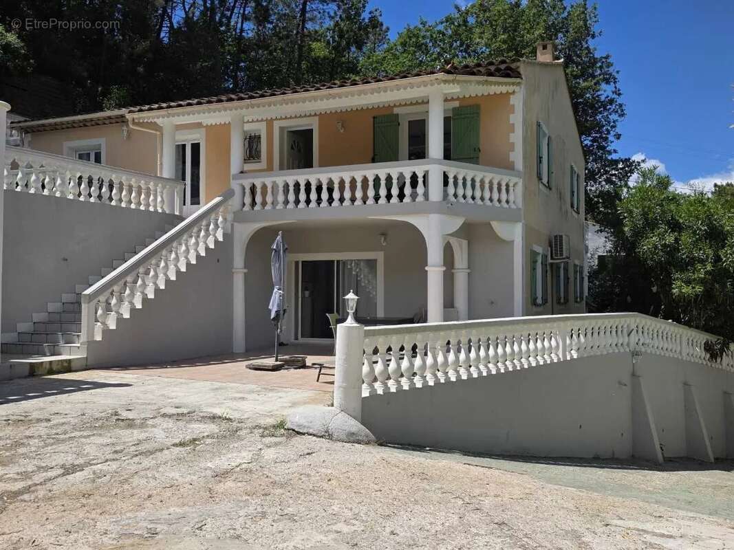 Villa 200m² -4 chambres - dépendance 2chambres  -piscine. - photo 3