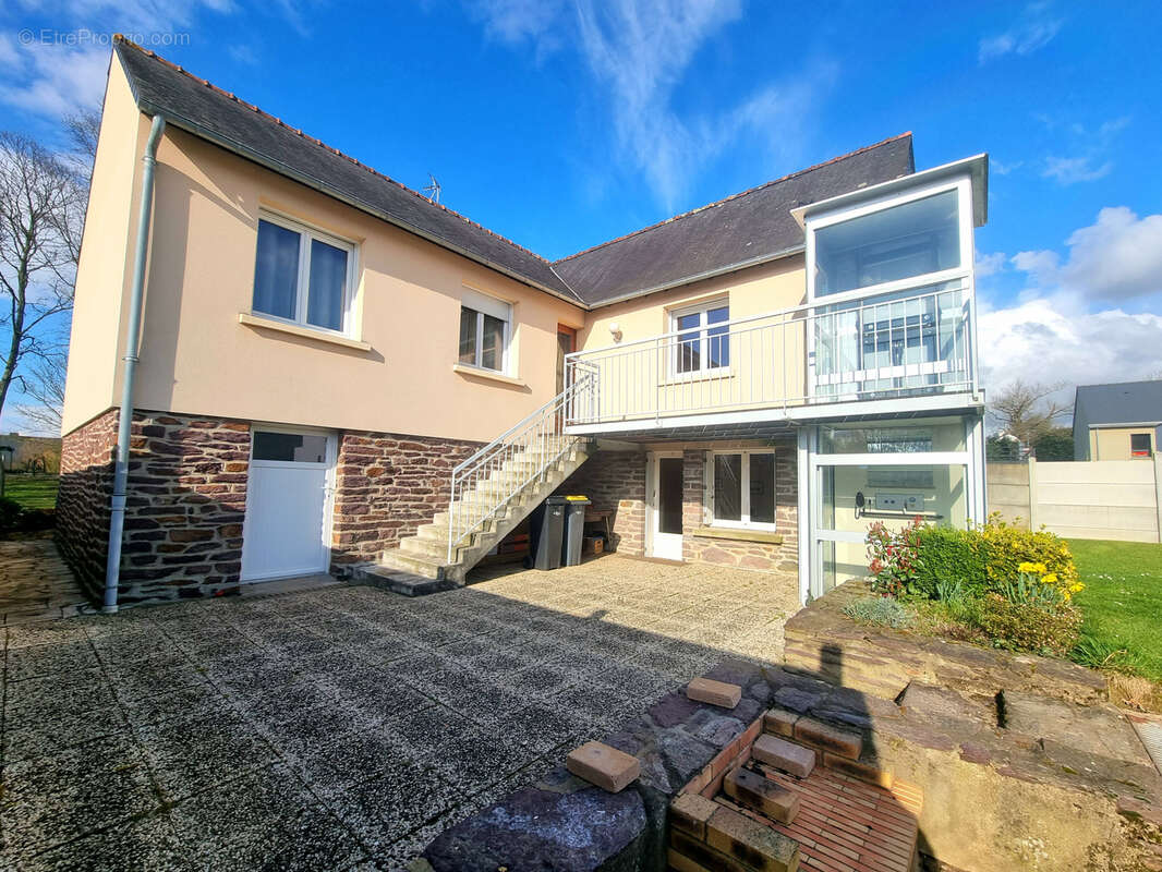 Maison à SAINT-ERBLON