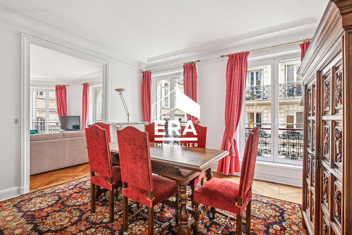 Appartement à PARIS-8E