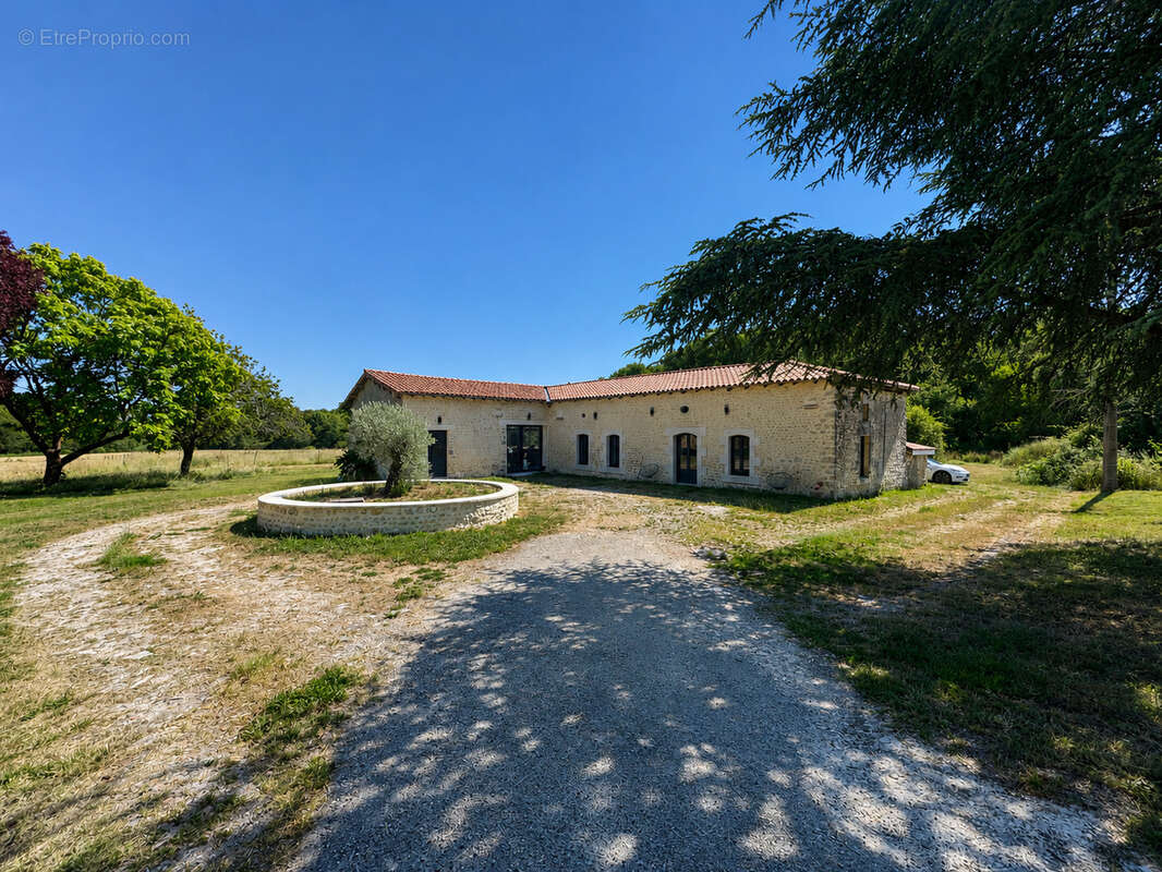 Maison 233 m² à Berneuil  - photo 58