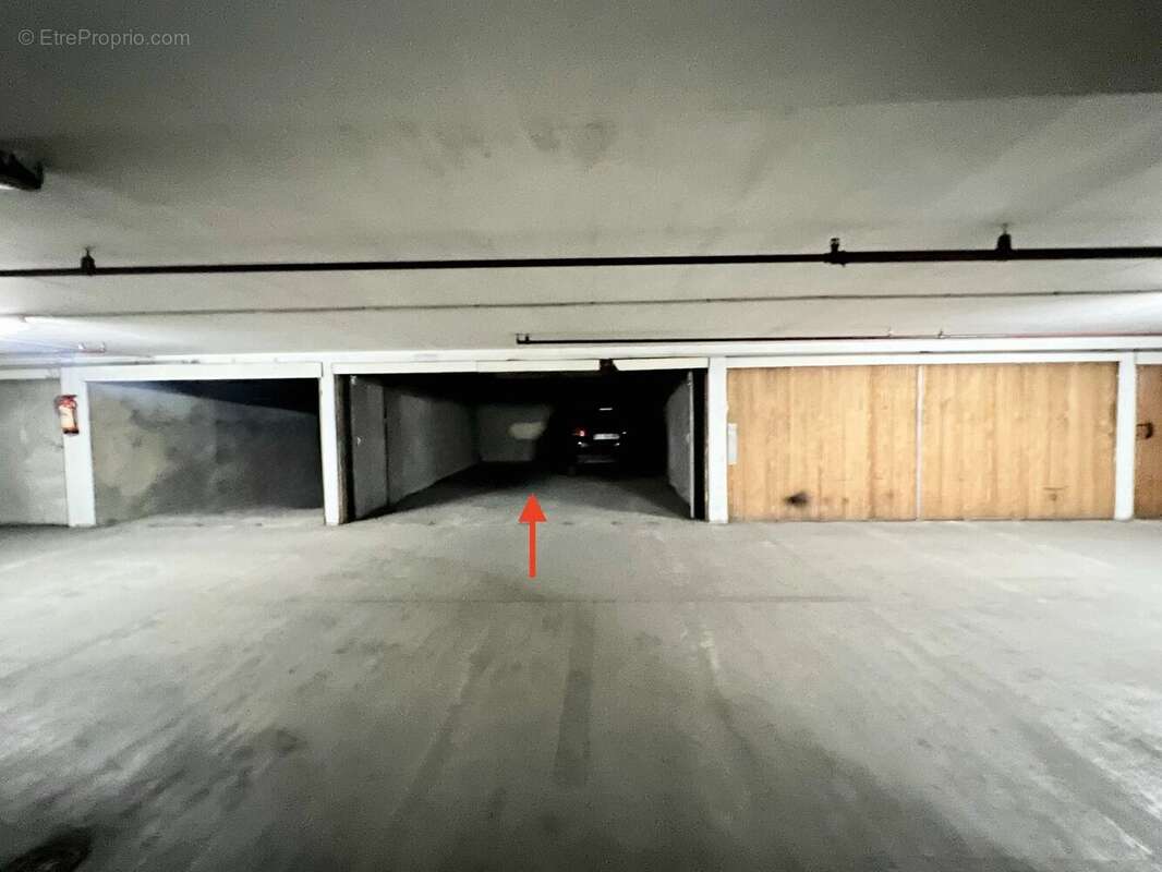 Parking à PARIS-16E