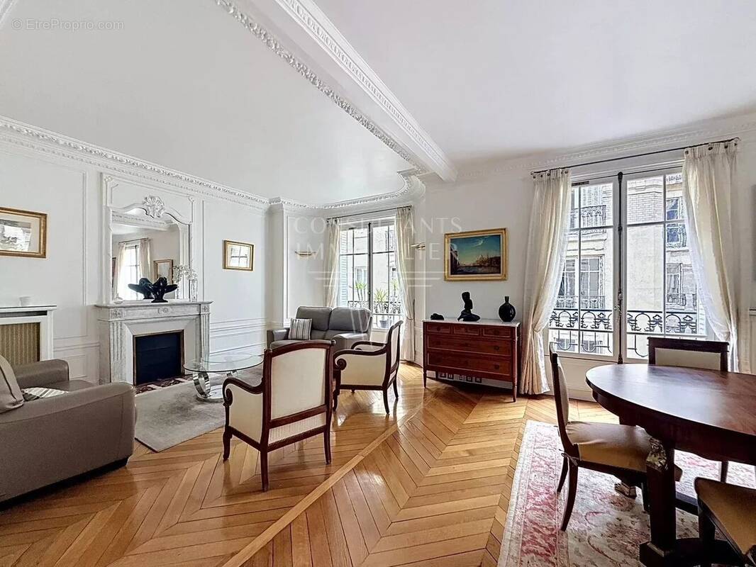Appartement à PARIS-16E