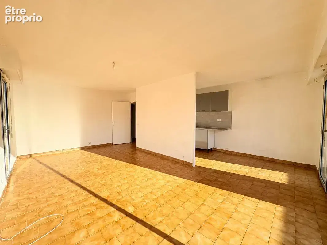 EXCLUSIVITE - Grand 3 pièces avec terrasse et garage - photo 3