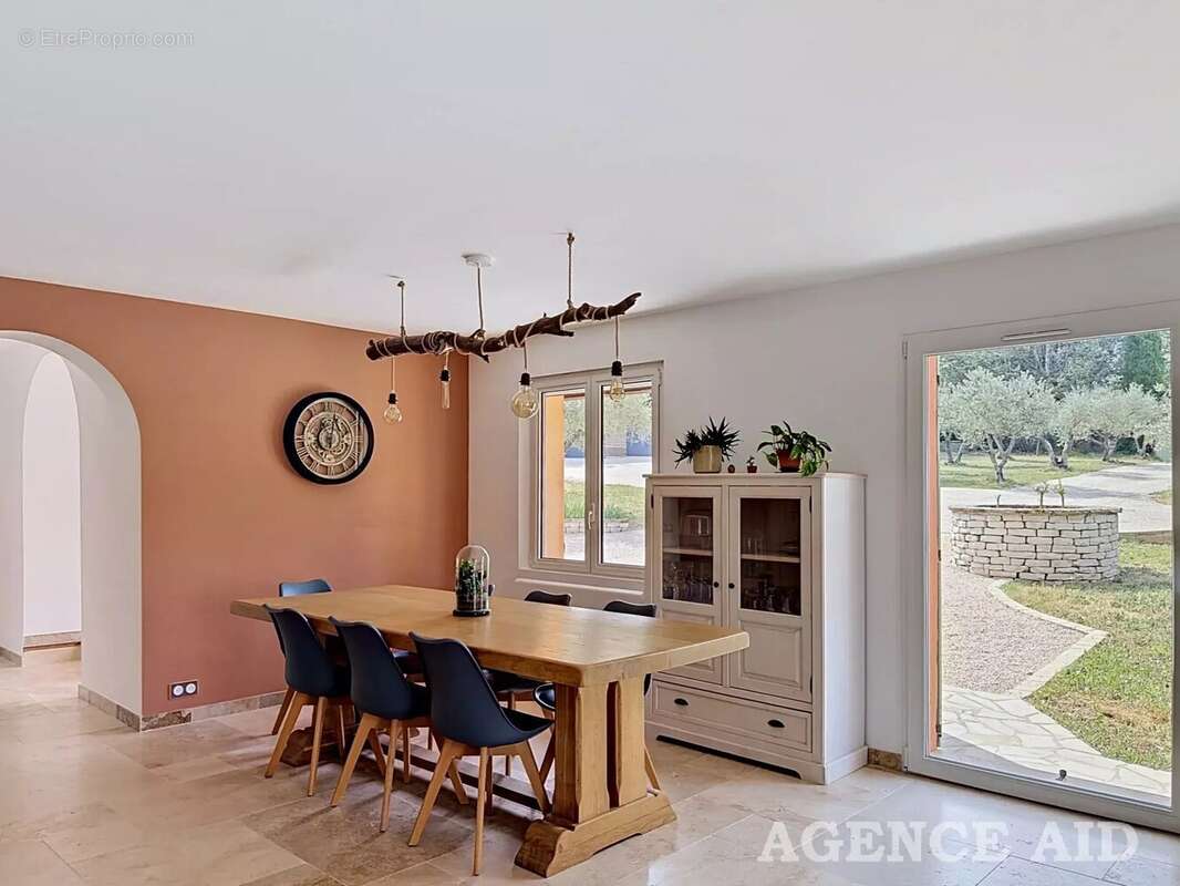 Maison à CUGES-LES-PINS