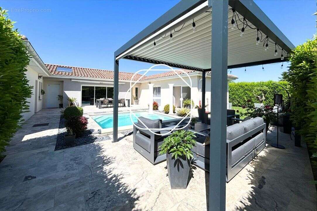 Maison à SAINT-DENIS-LES-BOURG