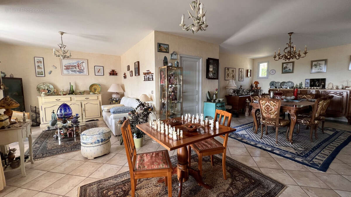 Maison à LES ISSAMBRES