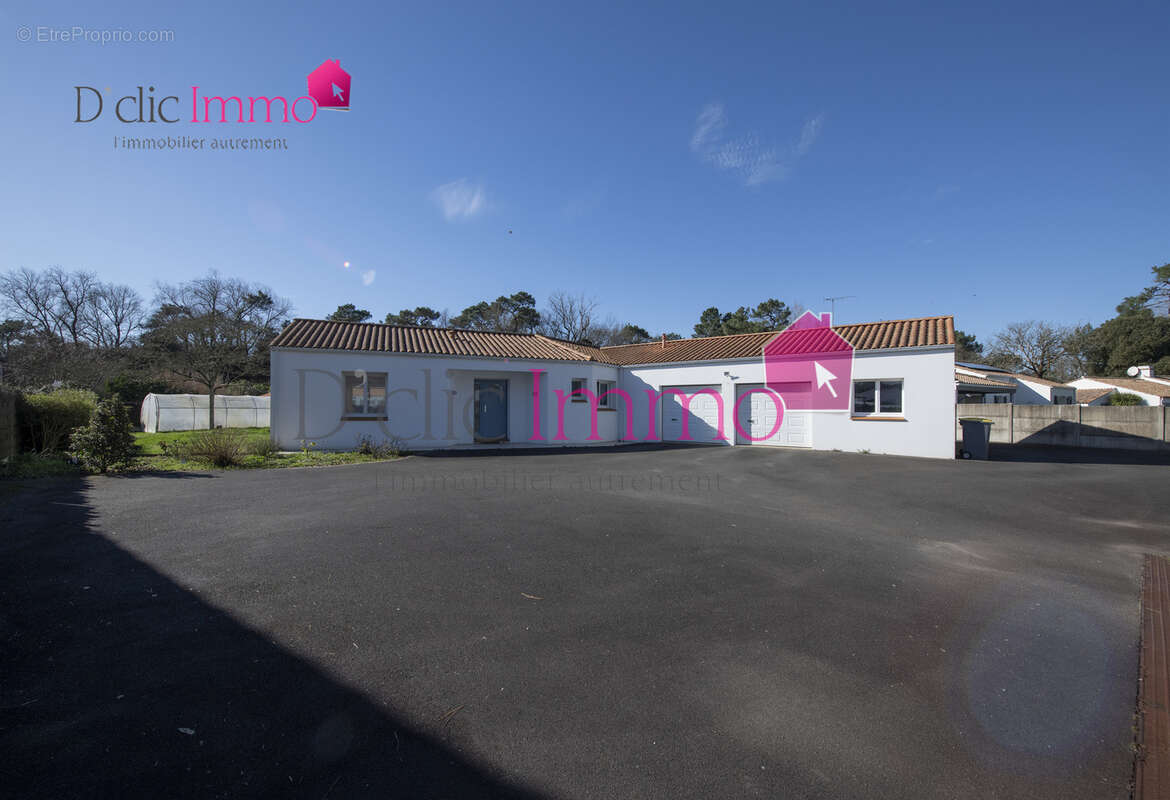 SAINT HILAIRE DE RIEZ   165 m2 habitables   4 chambres   2 garages (54 m2 et 48 m2)   Pièce SPA 32 m2   Jardin - photo 15