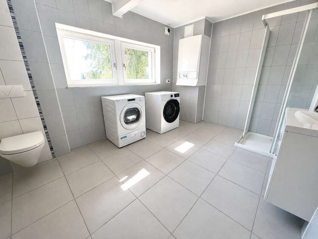 SARRALBE - Immeuble à gros potentiel de cashflow ! 6P + garage - photo 12