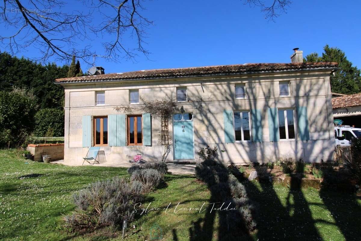 Charentaise en pierre de taille et moellons - piscine - photo 2