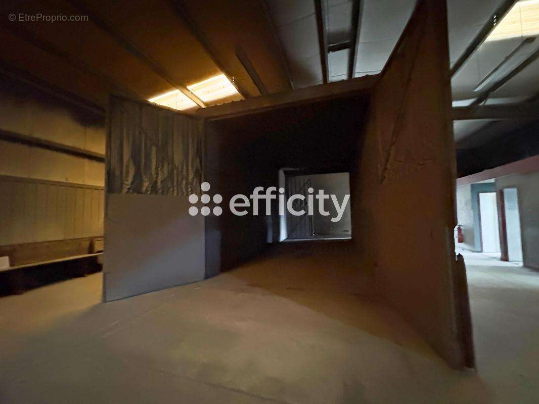 Commerce à LANDELLES-ET-COUPIGNY