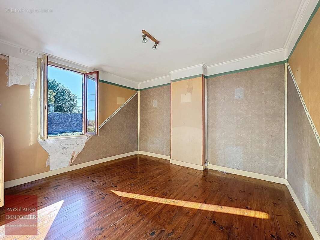 Maison à CASTILLON-EN-AUGE