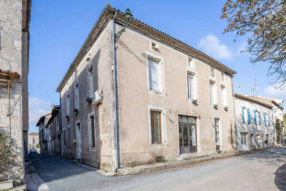 Maison à BEAUVILLE
