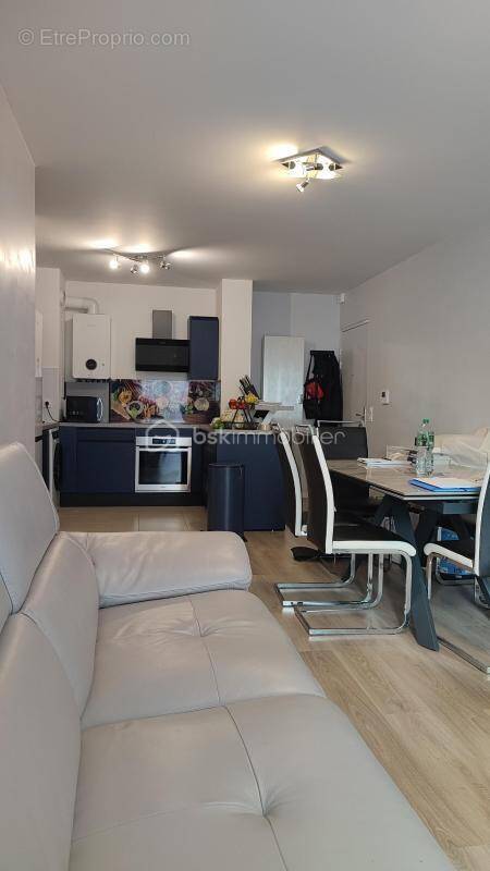 Appartement à VAUJOURS