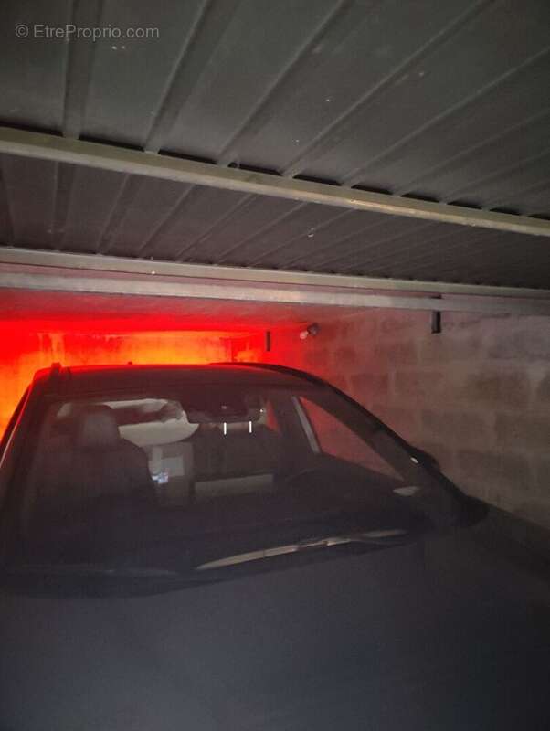 Parking à PARIS-7E