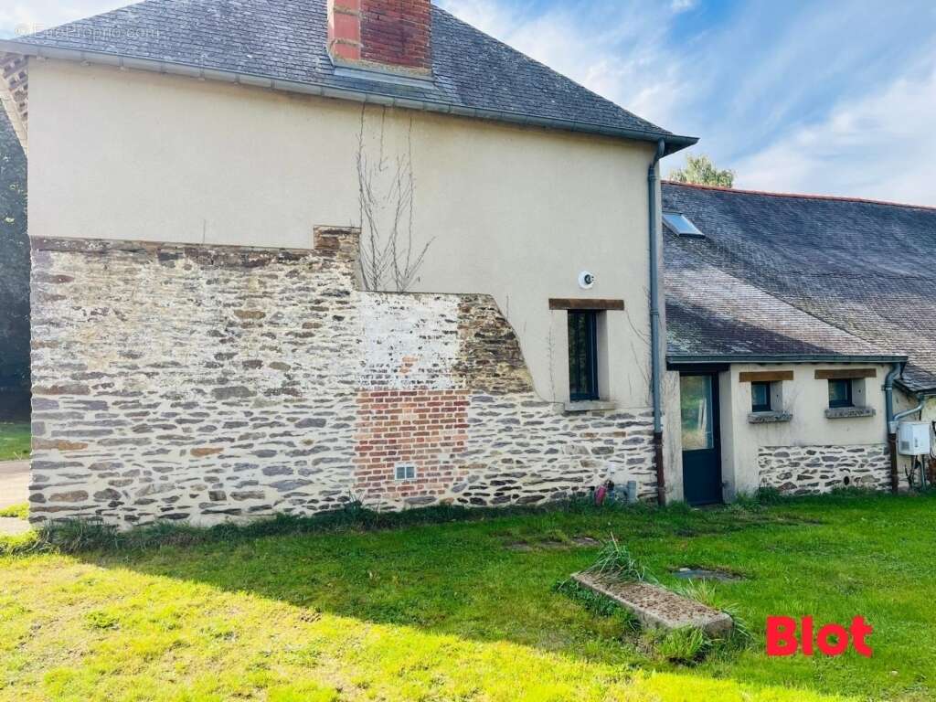 Maison à SAINT-ERBLON