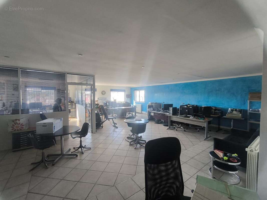 Commerce à SAINT-GENIES-DE-MALGOIRES