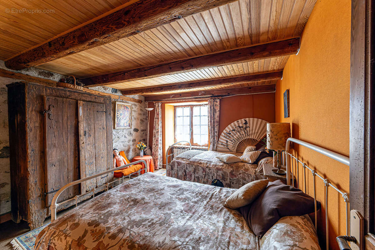 Maison à VEDRINES-SAINT-LOUP