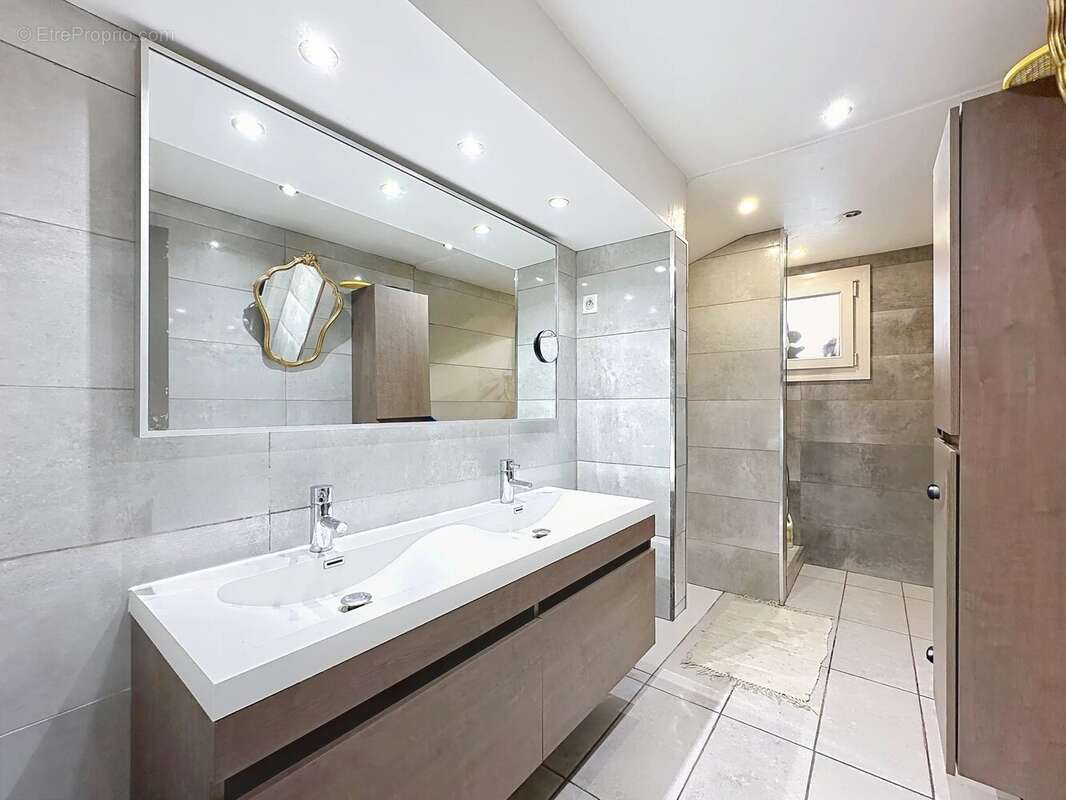 Maison à NANS-LES-PINS