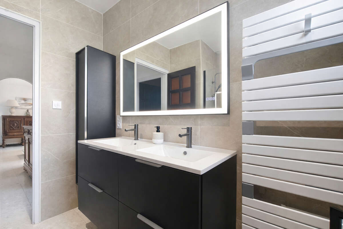 Maison à SAINT-LAURENT-DE-LA-SALANQUE