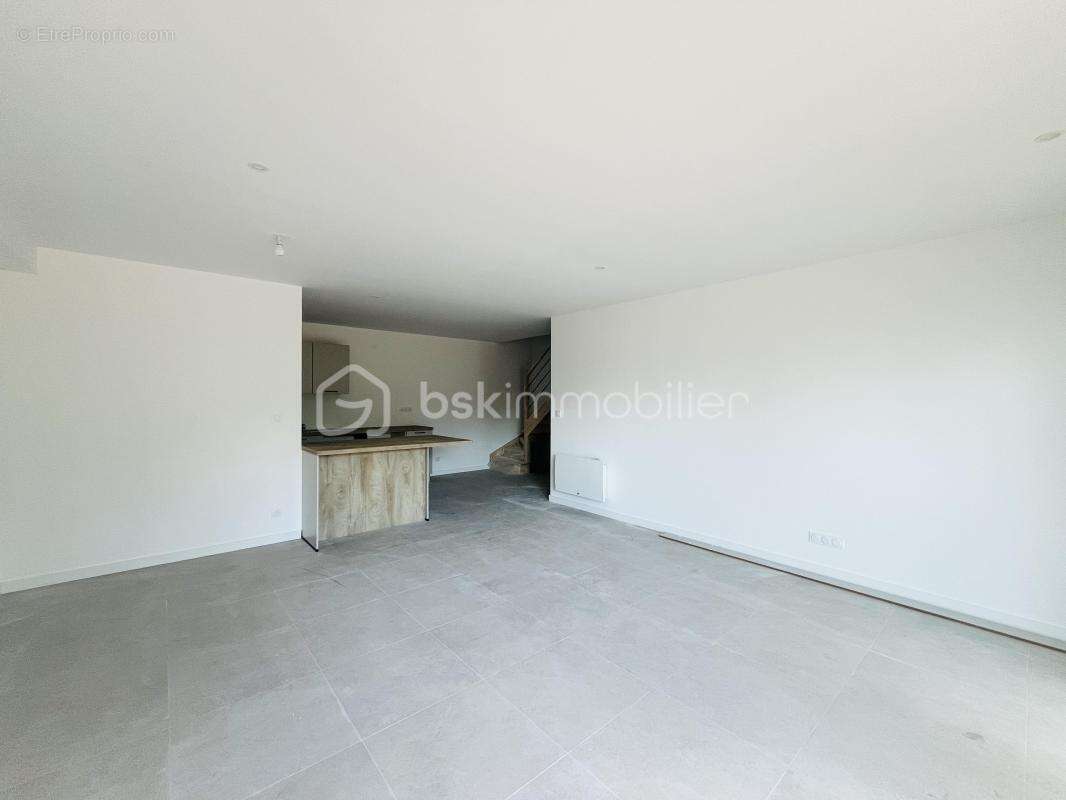 Maison à SAINT-DIDIER-DE-FORMANS