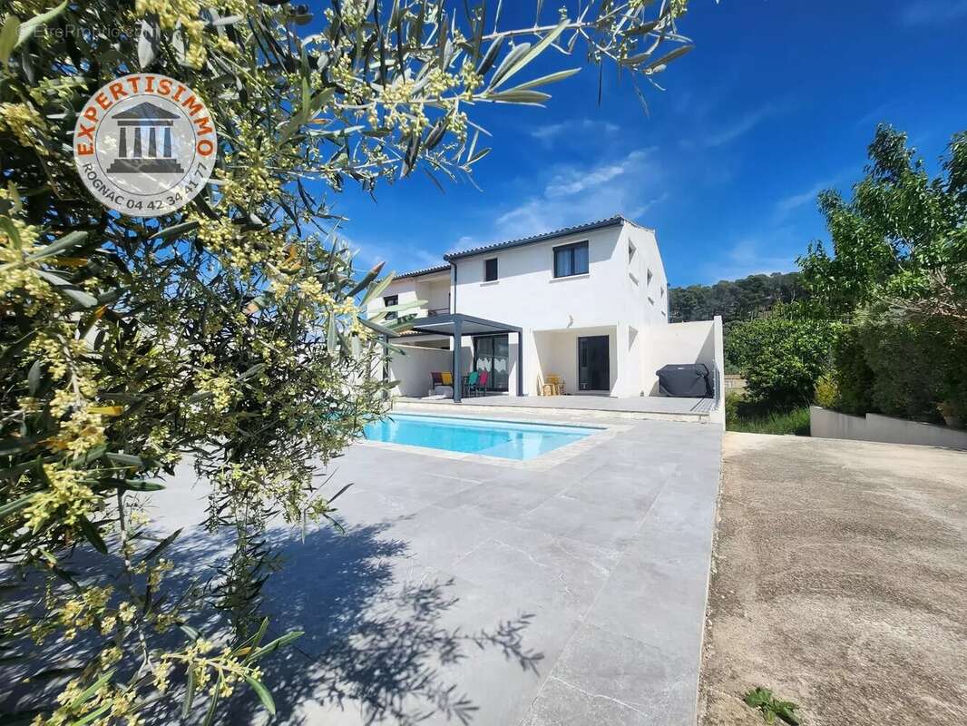 Maison à VELAUX