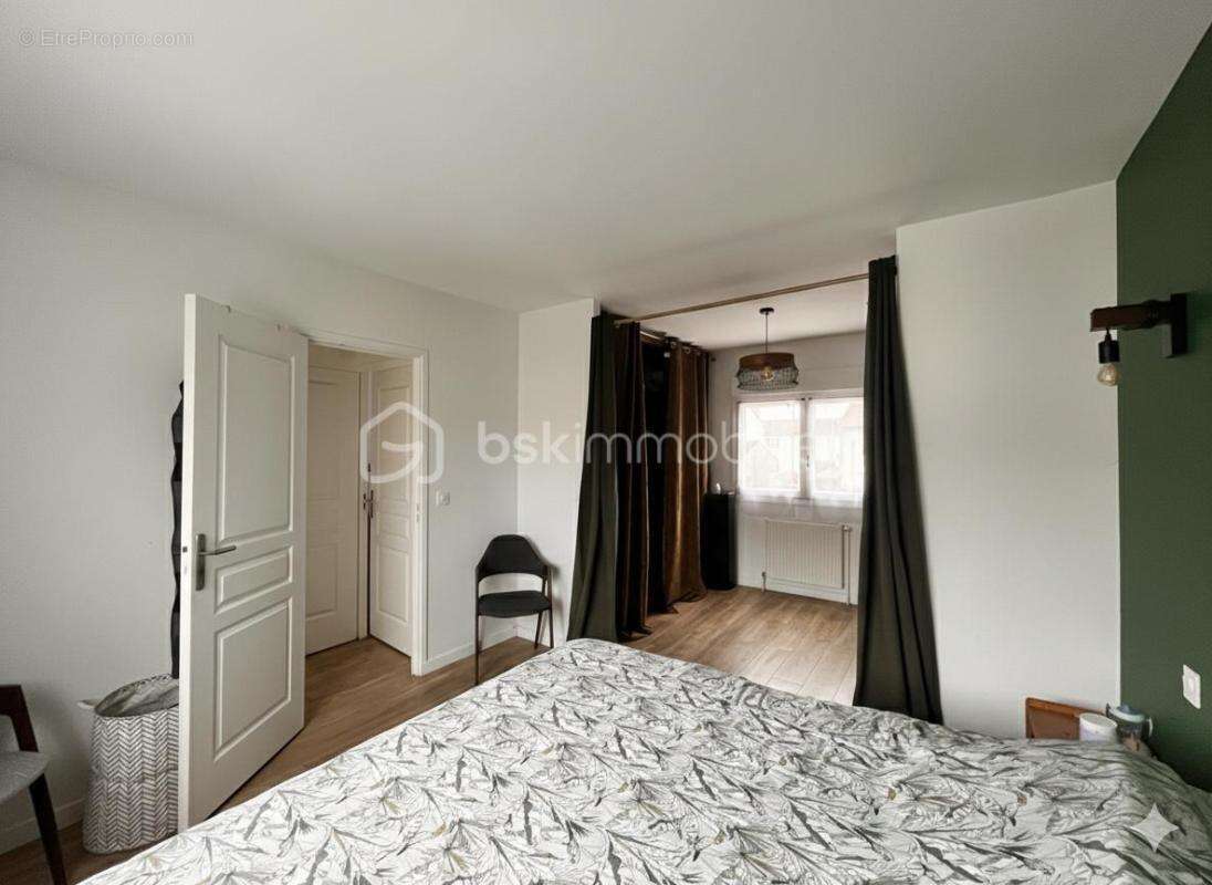 Maison à CHENNEVIERES-SUR-MARNE