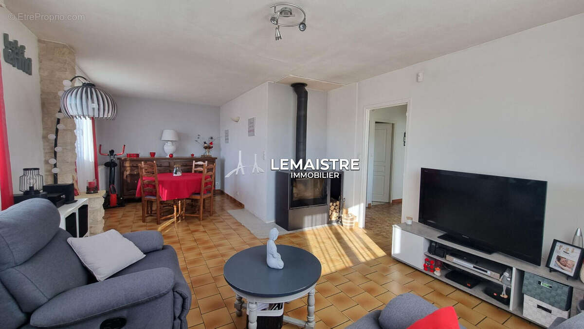 Maison à vendre - Sahurs - 97 m² - 4 chambres - Jardin / Sous-sol complet /  Grande Dépendance - photo 4