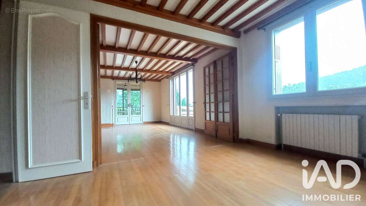 Maison 104 m² à Saint-Julien-Molin-Molette  - photo 6