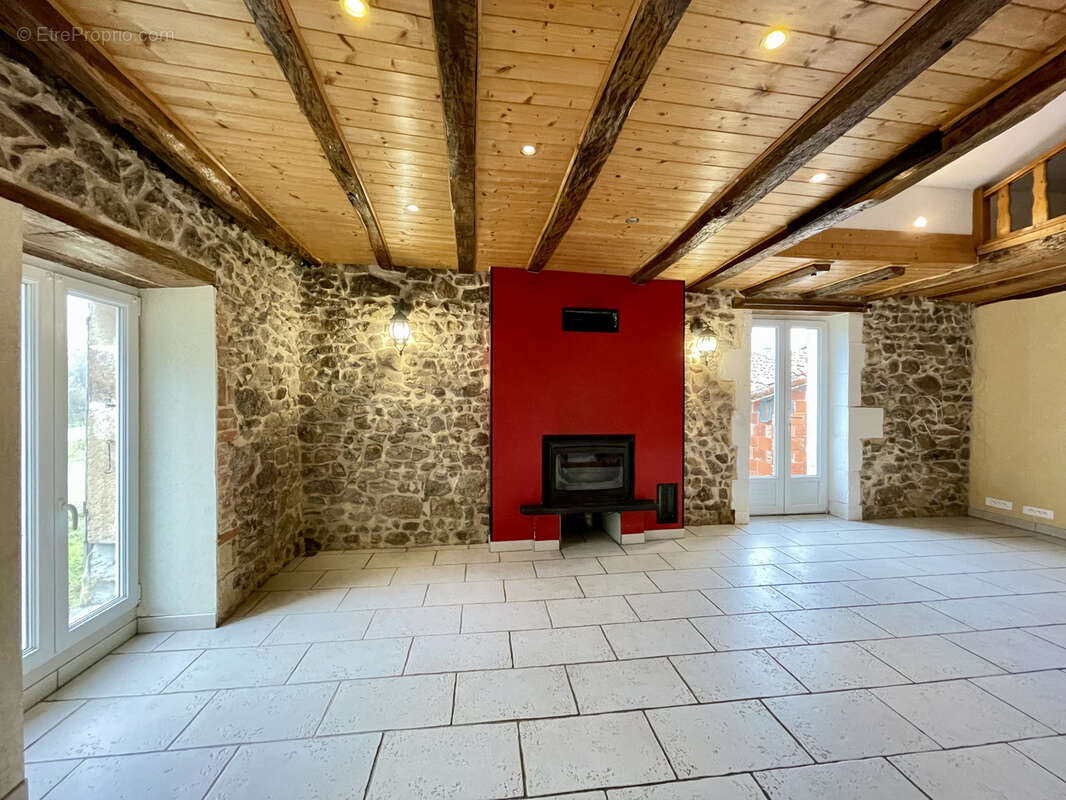 Maison à AVAILLES-LIMOUZINE