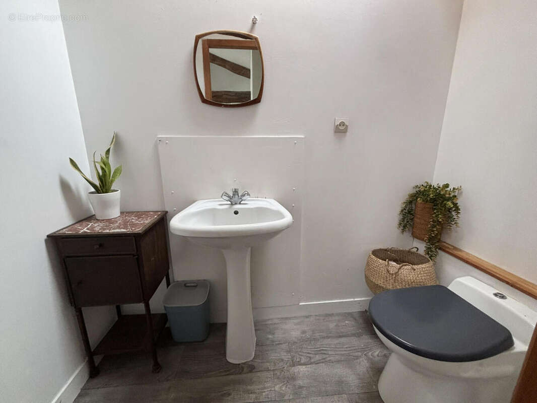 wc etage - Maison à YVIERS