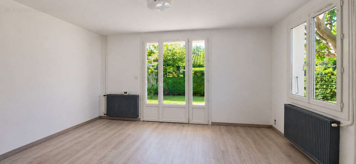 Maison à BOLLENE