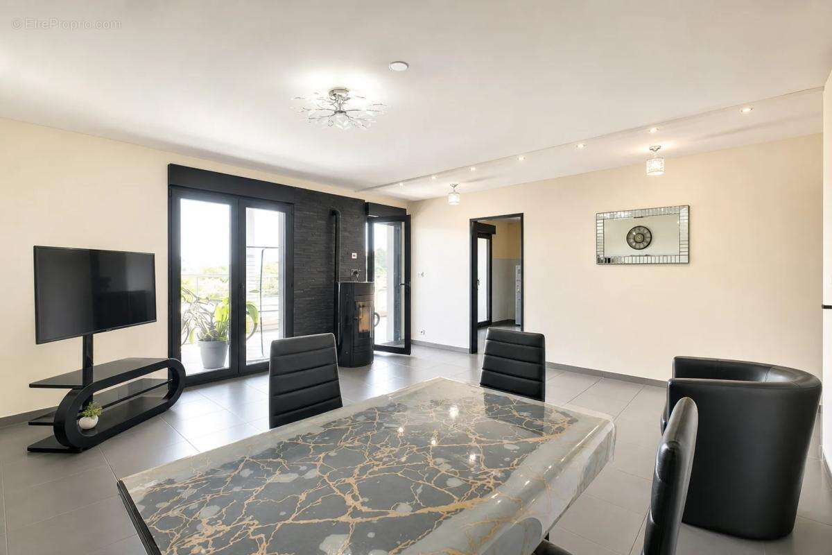 Maison de 9 pièces de 225 m² située à Chaligny - photo 2