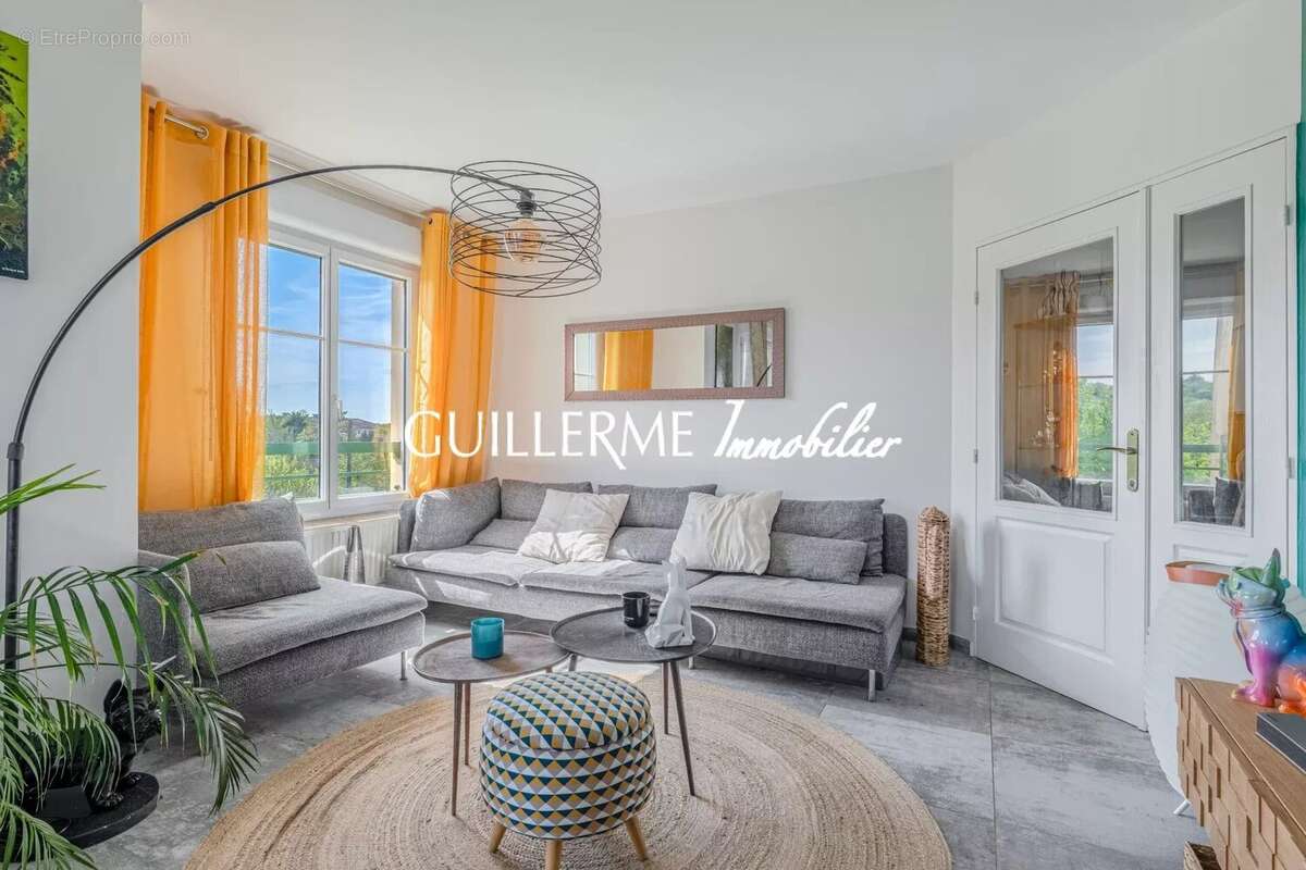 Appartement à TASSIN-LA-DEMI-LUNE