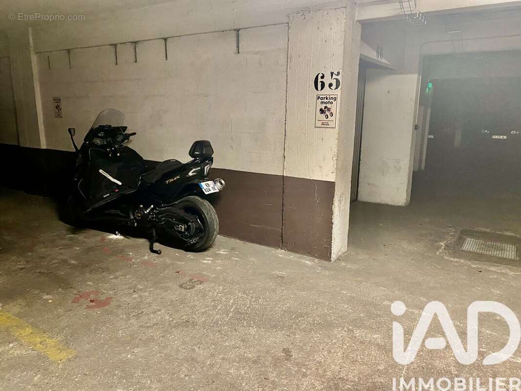 Photo 2 - Parking à PARIS-20E