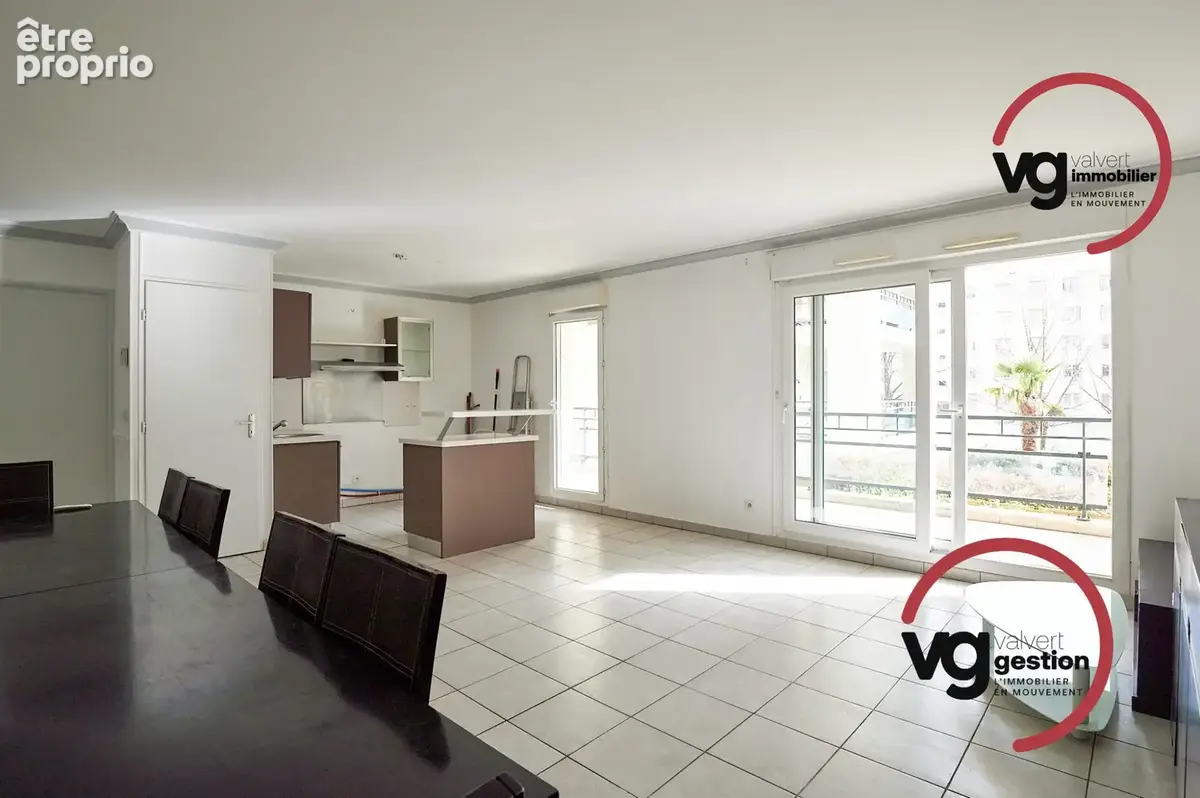 Appartement 3 pièces 71 m² à vendre à Decines-Charpieu (69150) - photo 2