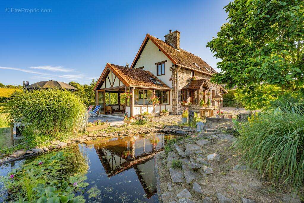 Maison à SAINT-HILAIRE-DU-HARCOUET