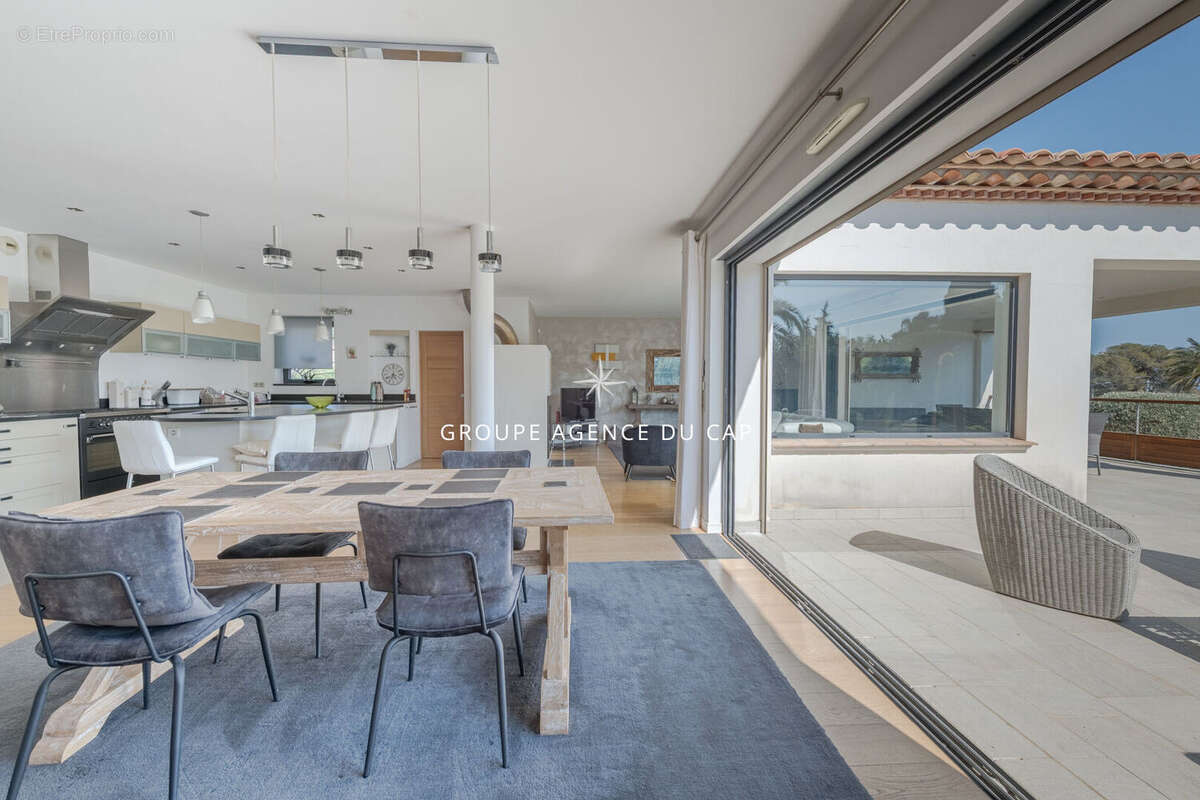 Villa de 185m2 avec vue mer à 250 mètres des plages des Issambres - photo 10