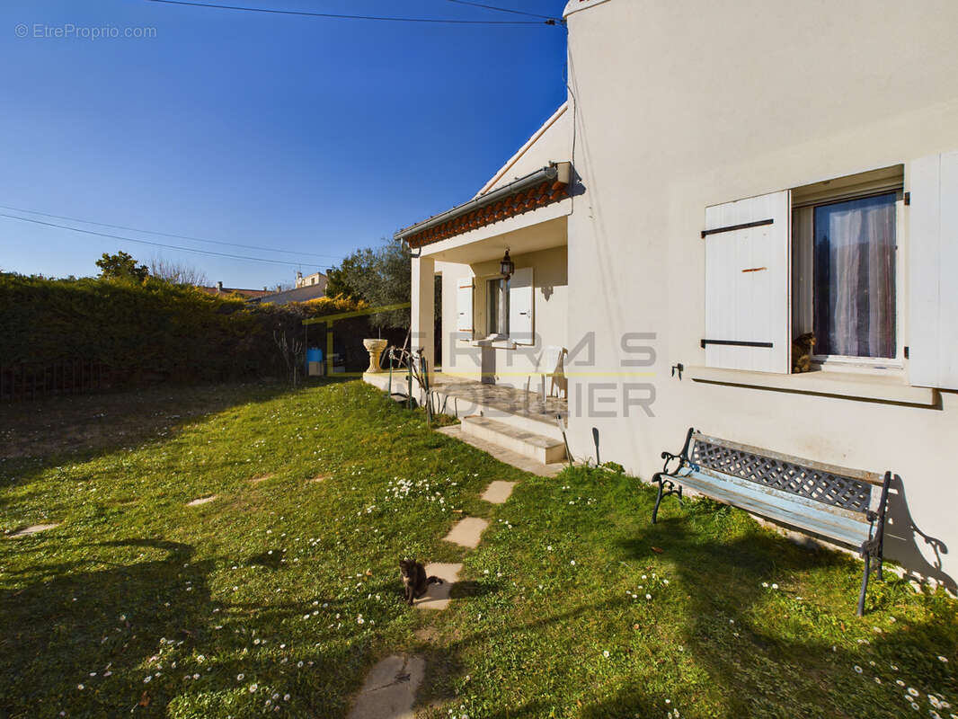 Maison à VALREAS