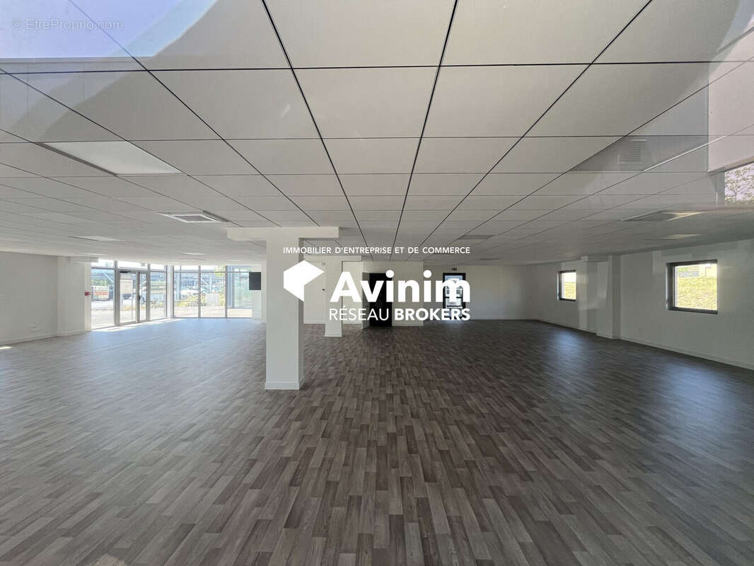 Commerce 242 m² à Pont-Du-Chateau  - photo 3