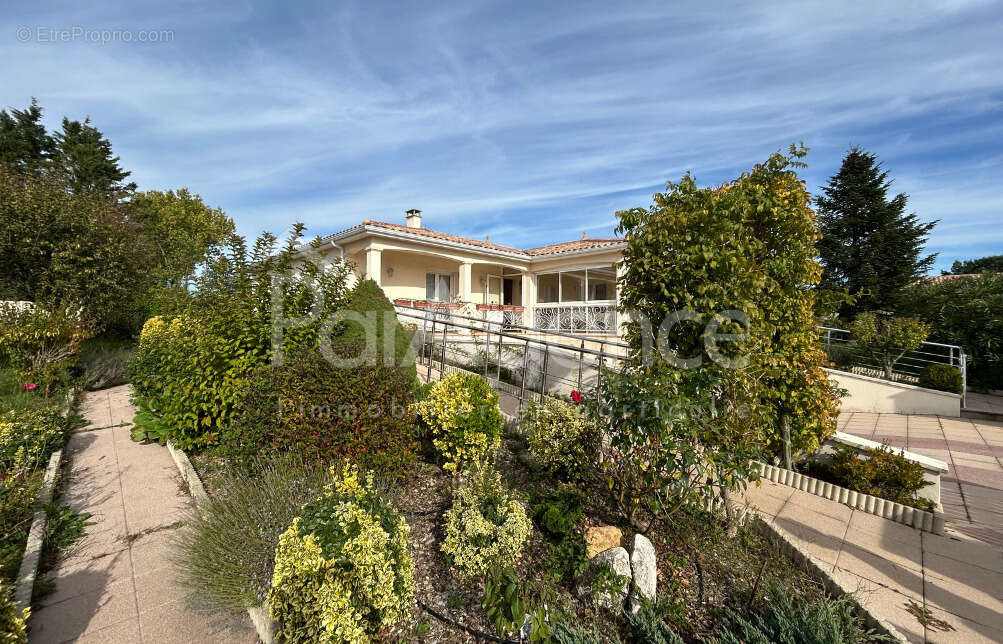 Maison familiale avec beau terrain arboré - photo 17