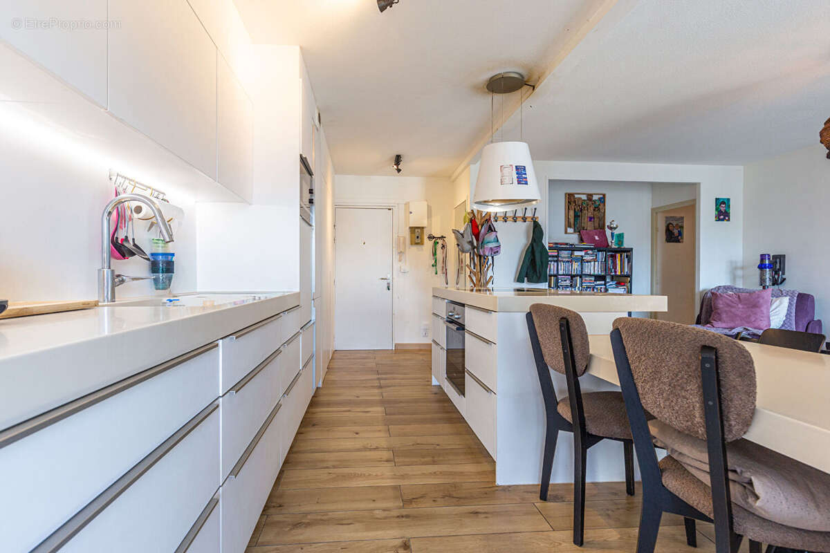 Agence immobiliere laforet - exclusivite - "bonsaï" - annecy - appartement t4 de 73.49m² - balcon/loggia 10m2 - cave - parking d - photo 4