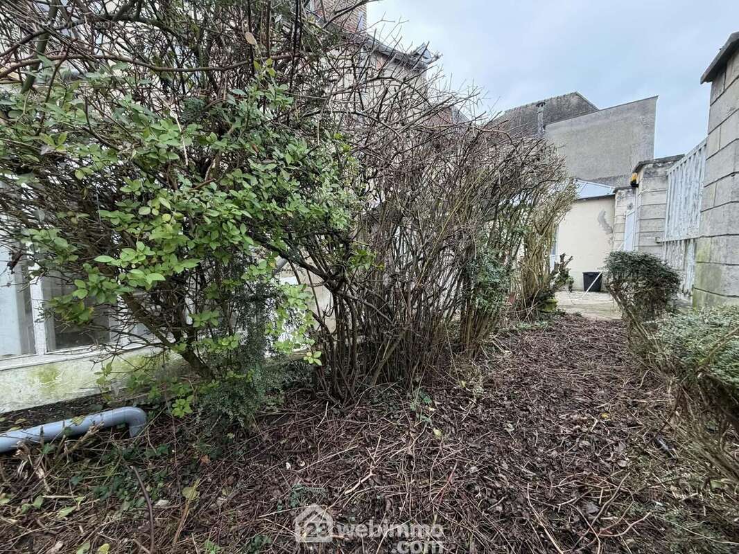 Vous apprécierez le jardinet , trés agréable - Maison à LAON