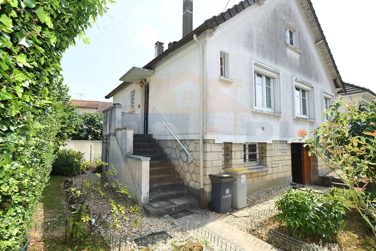 Maison à BOIS-D'ARCY