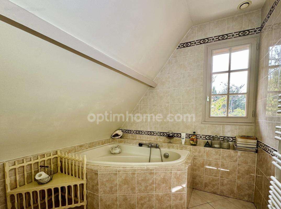 Maison à vendre, 4 chambres, Véranda, grand séjour, double garage, jardin arboré, vue dégagée - Proche ORBEC (14290) - photo 11