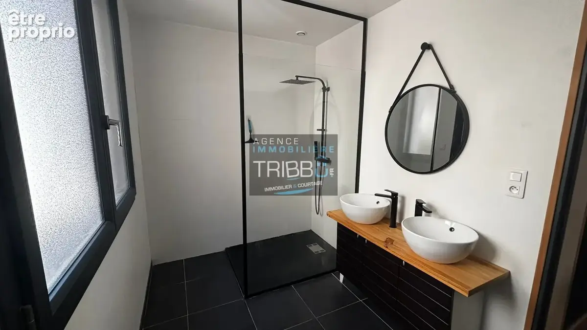 Maison de village en duplex de 80 m2 avec grand garage - TRESSERE - photo 3