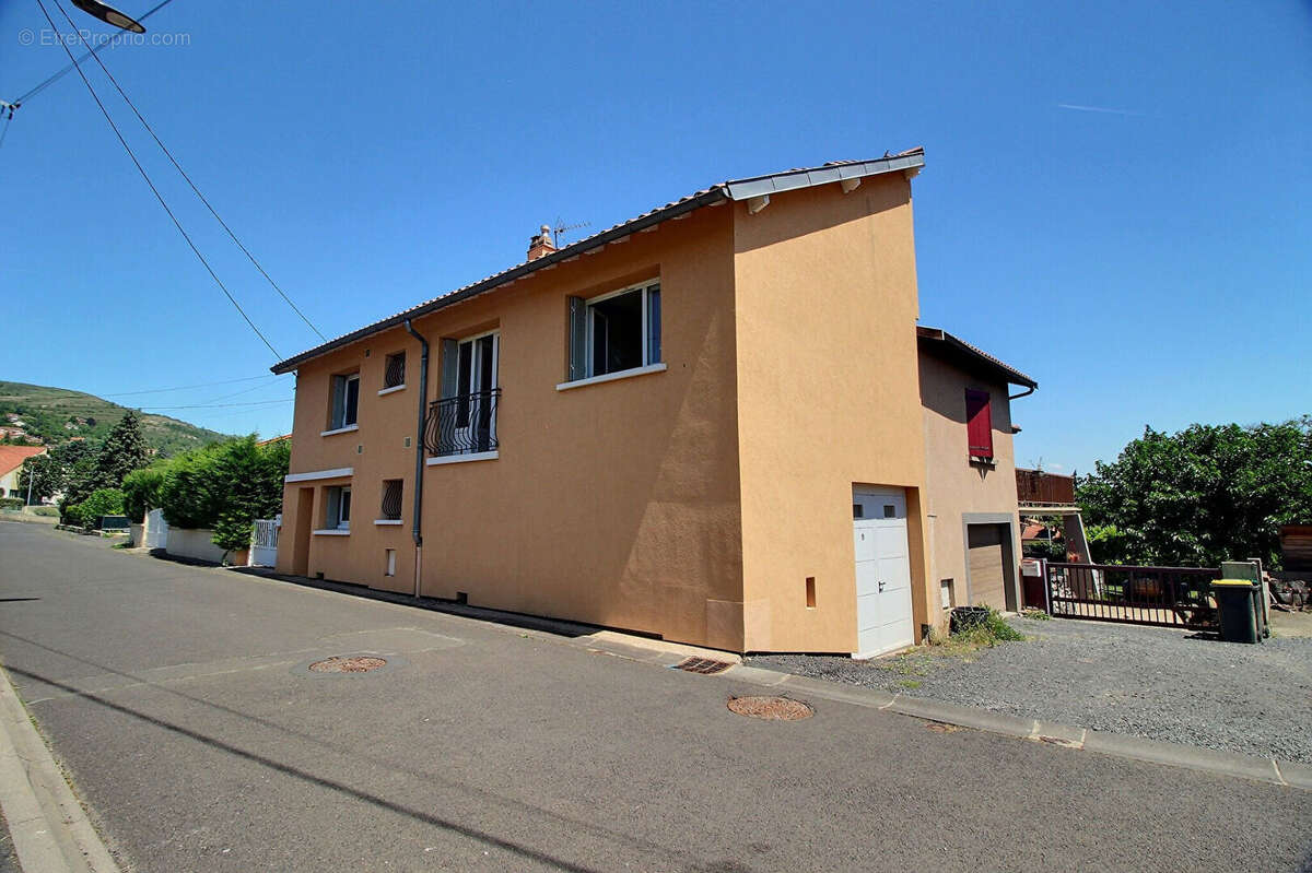 Maison à LA ROCHE-BLANCHE
